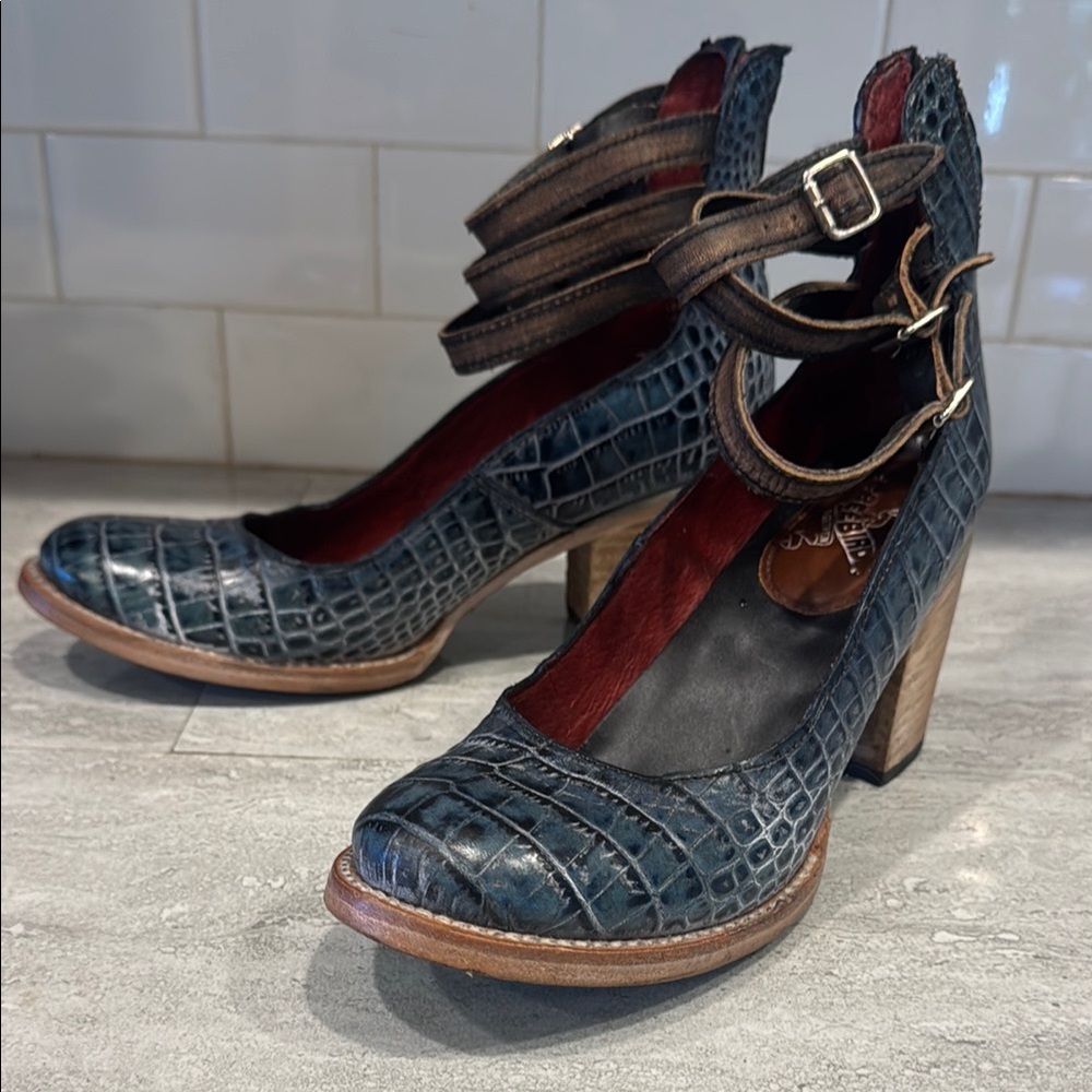 Freebird by Steven Randi Turquoise crocodile with Chunky Wooden Heel